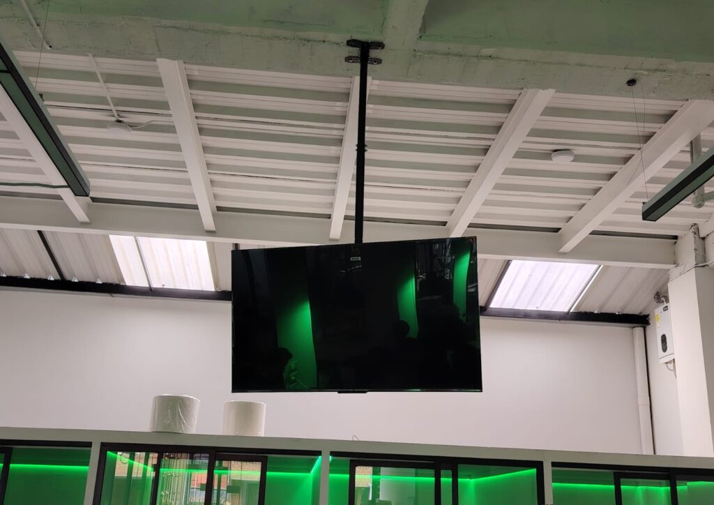 instalacion televisor foltante en sala de juntas eg instlaciones integrales